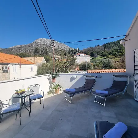 Holiday Home Trsteno Tatil Evi *