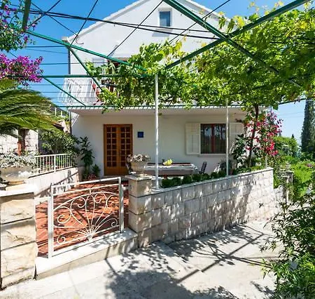 Vikendica Holiday Home Trsteno *